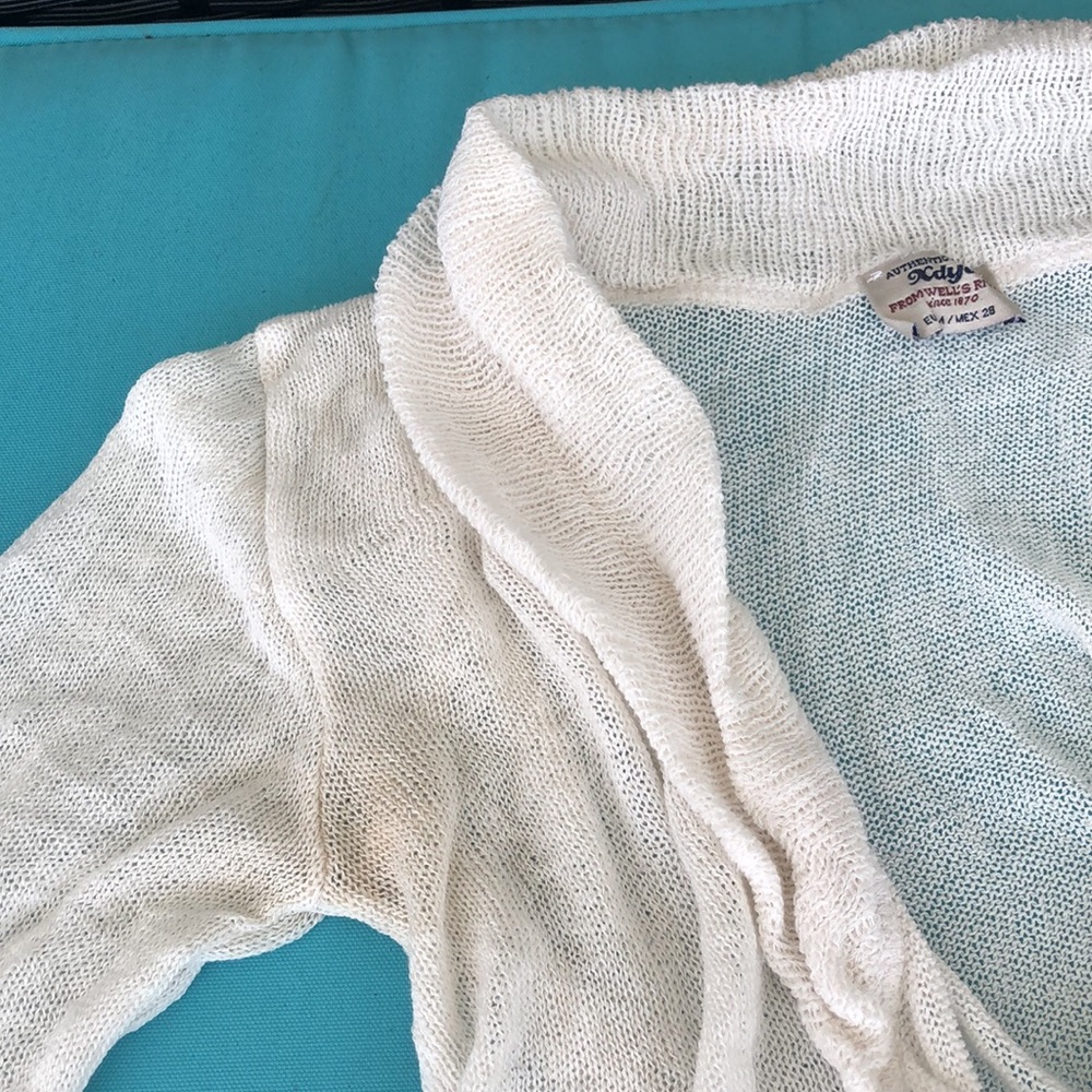 White Vintage Shoulder Cover Top - Picture 2 of 8